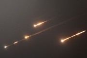 正缘测试伊朗以导弹齐射回应以色列的大规模袭击