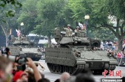 正缘测试美国纪念陆军成立250周年阅兵仪式在华盛顿举行