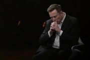 正缘测试特斯拉股价收涨超3%：特朗普无意沟通，马斯克父亲劝儿子低头